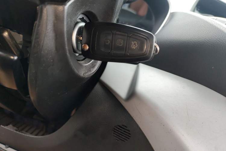 Used Ford Kuga 2015 1.5L GTDi Two-Wheel-Drive Comfort Model Interior 1