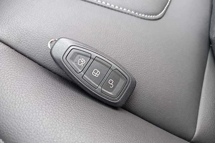 Used Ford Kuga 2015 2.0L GTDi Four-Wheel-Drive Sport Model Interior 1