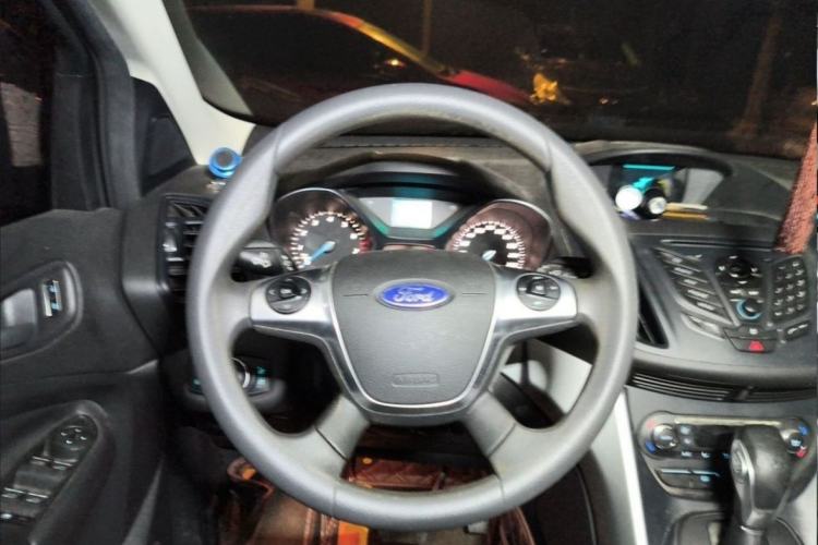 Used Ford Kuga 2015 1.5L GTDi Two-Wheel-Drive Comfort Model Interior 2
