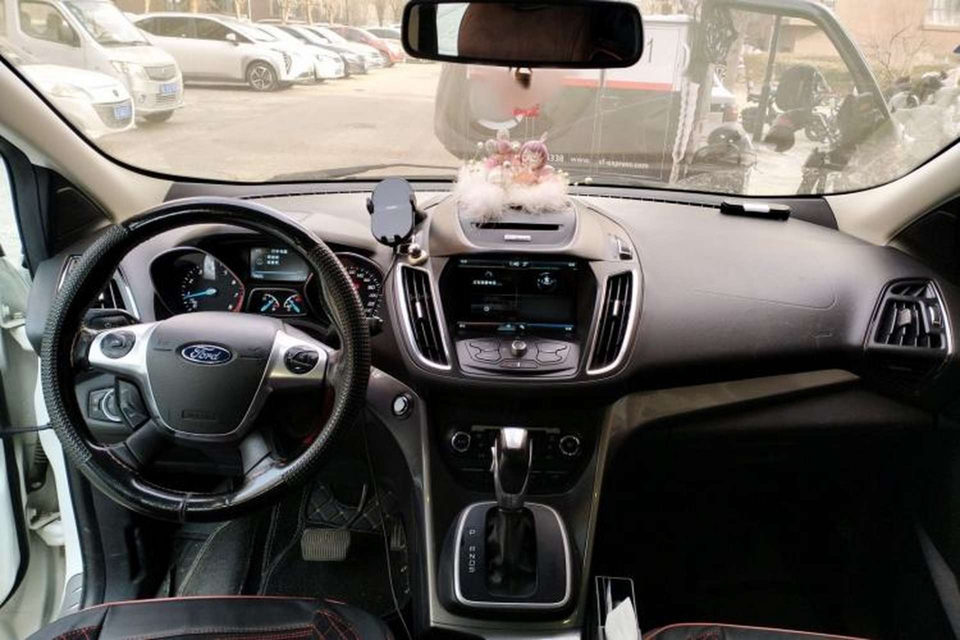 Used Ford Kuga 2015 1.5L GTDi Four-Wheel-Drive Elite Model Interior 2
