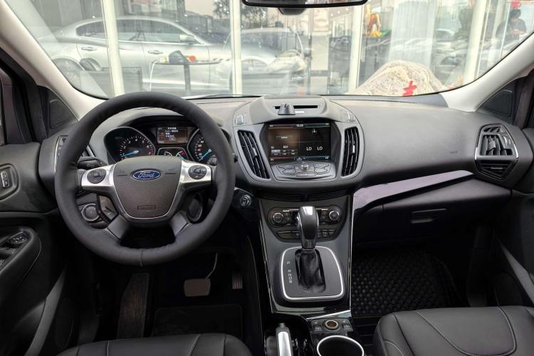 Used Ford Kuga 2015 2.0L GTDi Four-Wheel-Drive Sport Model Interior 2