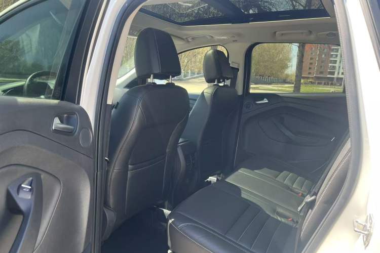 Used Ford Kuga 2015 2.0L GTDi Four-Wheel Drive Prestige Model Interior 2