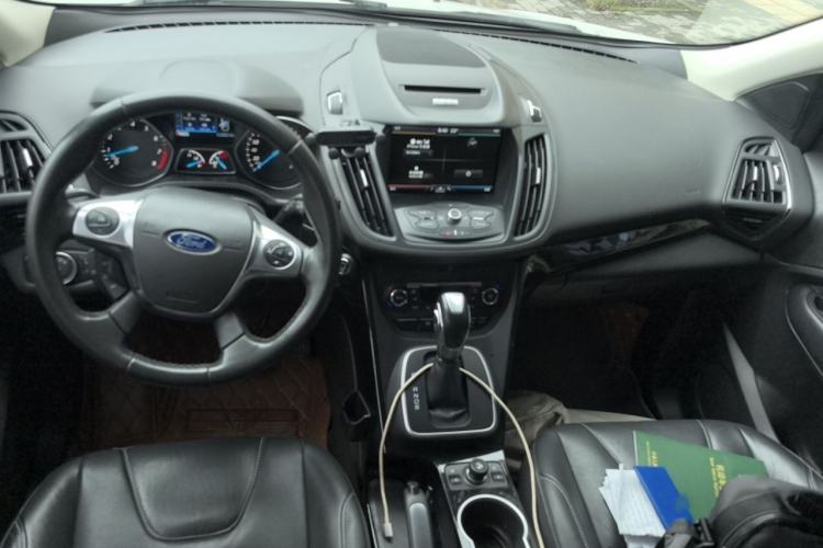 Used Ford Kuga 2015 2.0L GTDi Four-Wheel-Drive Sport Model Interior 2