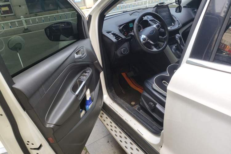Used Ford Kuga 2015 1.5L GTDi Two-Wheel-Drive Comfort Model Interior 3