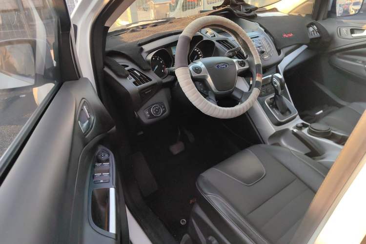 Used Ford Kuga 2015 1.5L GTDi Two-Wheel Drive Fashion Edition Interior 3