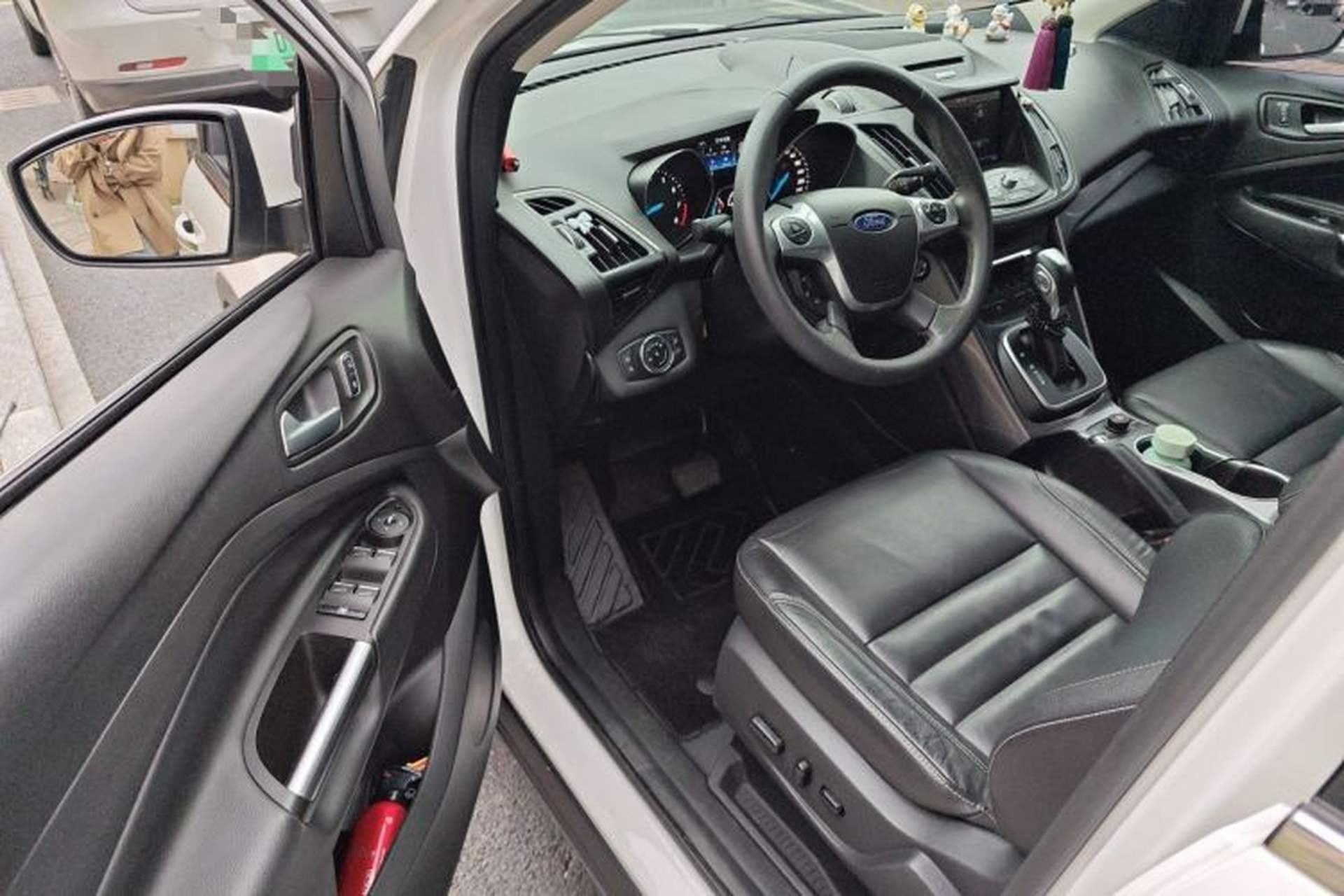 Used Ford Kuga 2015 2.0L GTDi Four-Wheel Drive Elite Model Interior 3
