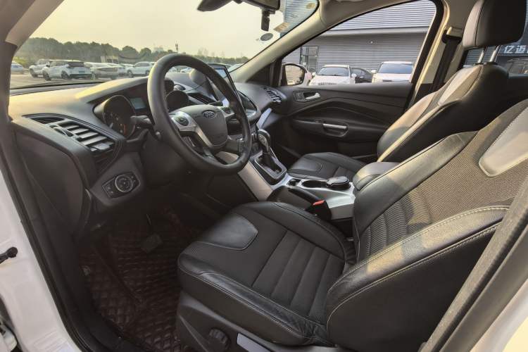 Used Ford Kuga 2015 1.5L GTDi Two-Wheel Drive Fashion Edition Interior 3