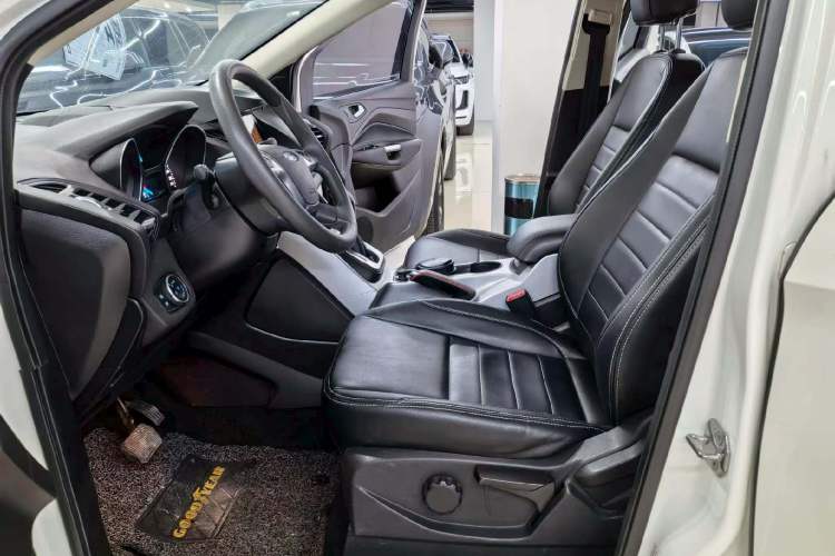 Used Ford Kuga 2015 1.5L GTDi Two-Wheel-Drive Comfort Model Interior 3