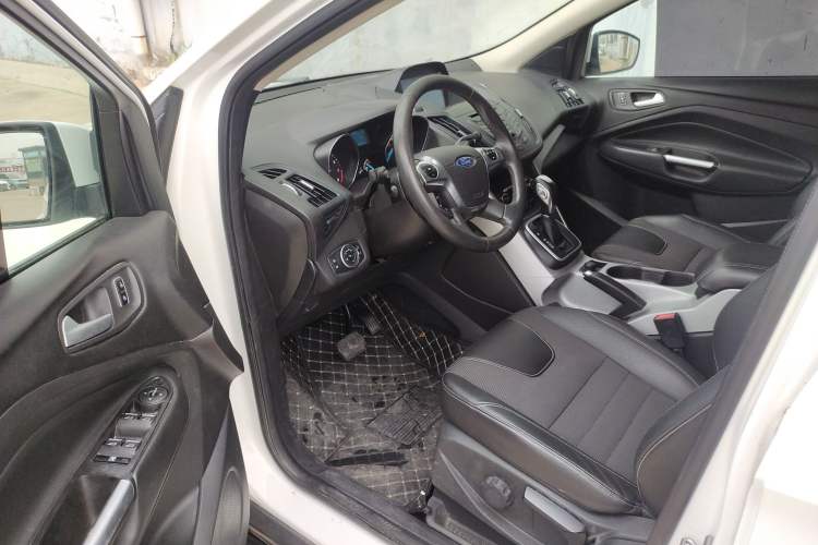 Used Ford Kuga 2015 1.5L GTDi Two-Wheel Drive Fashion Edition Interior 3