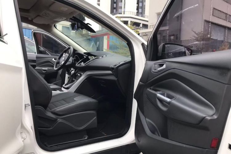 Used Ford Kuga 2015 1.5L GTDi Two-Wheel Drive Fashion Edition Interior 3