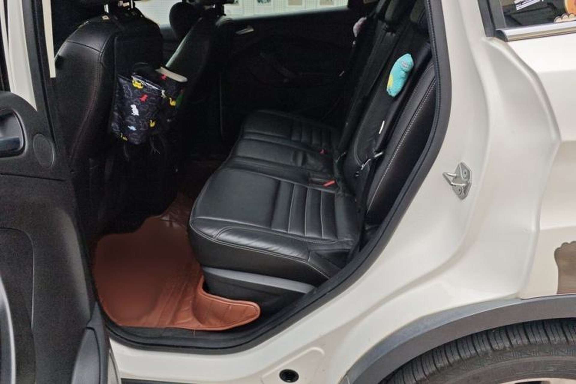 Used Ford Kuga 2015 2.0L GTDi Four-Wheel Drive Elite Model Interior 4