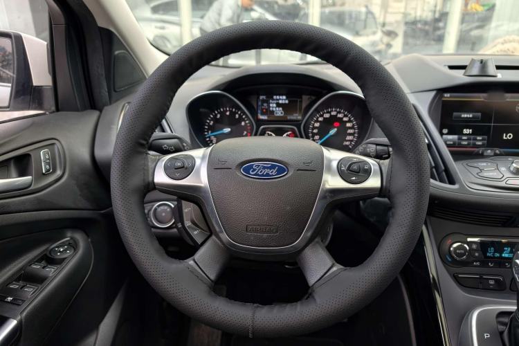 Used Ford Kuga 2015 2.0L GTDi Four-Wheel-Drive Sport Model Interior 4