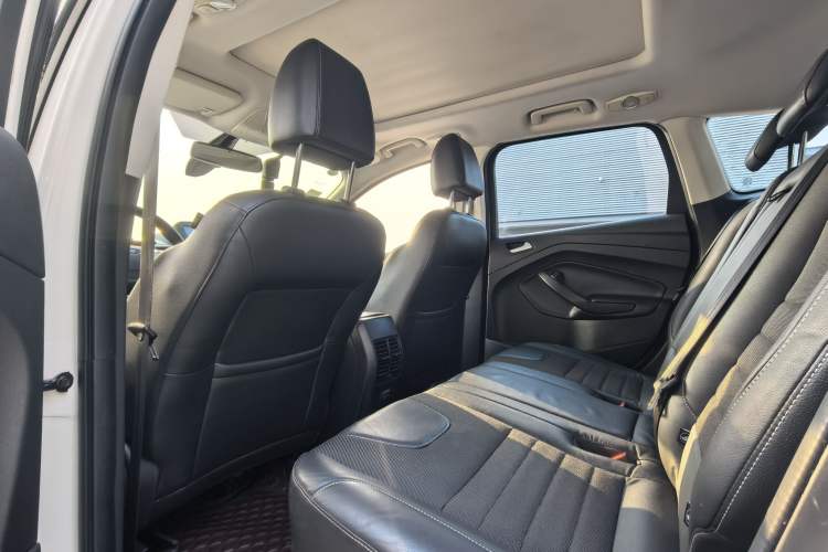 Used Ford Kuga 2015 1.5L GTDi Two-Wheel Drive Fashion Edition Interior 4