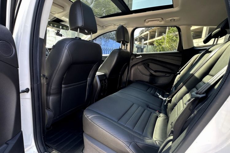 Used Ford Kuga 2015 2.0L GTDi Four-Wheel Drive Prestige Model Interior 6