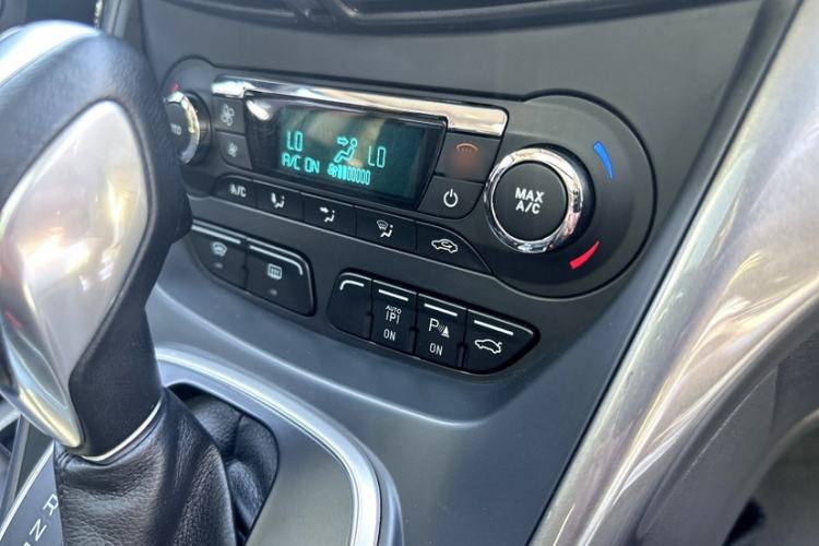 Used Ford Kuga 2015 2.0L GTDi Four-Wheel Drive Prestige Model Interior 9