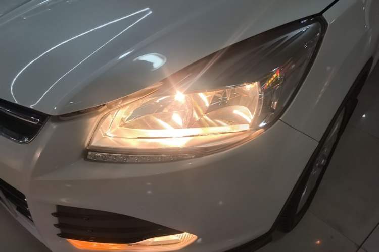 Used Ford Kuga 2015 1.5L GTDi Two-Wheel-Drive Comfort Model Left Front Headlight