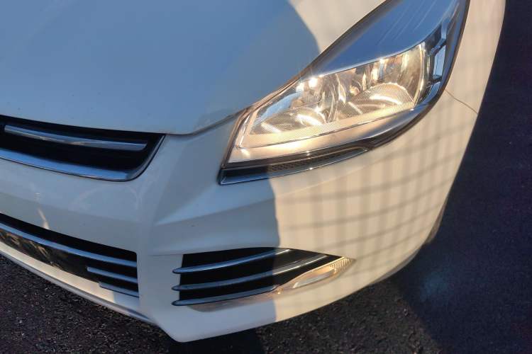 Used Ford Kuga 2015 1.5L GTDi Two-Wheel Drive Fashion Edition Left Front Headlight