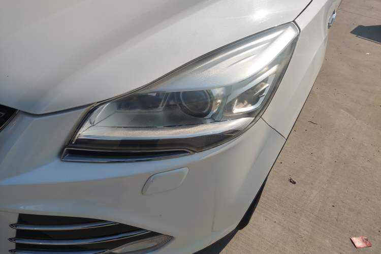 Used Ford Kuga 2015 2.0L GTDi Four-Wheel-Drive Sport Model Left Front Headlight