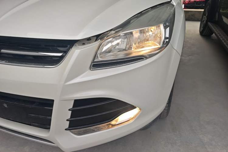 Used Ford Kuga 2015 1.5L GTDi Two-Wheel-Drive Comfort Model Left Front Headlight