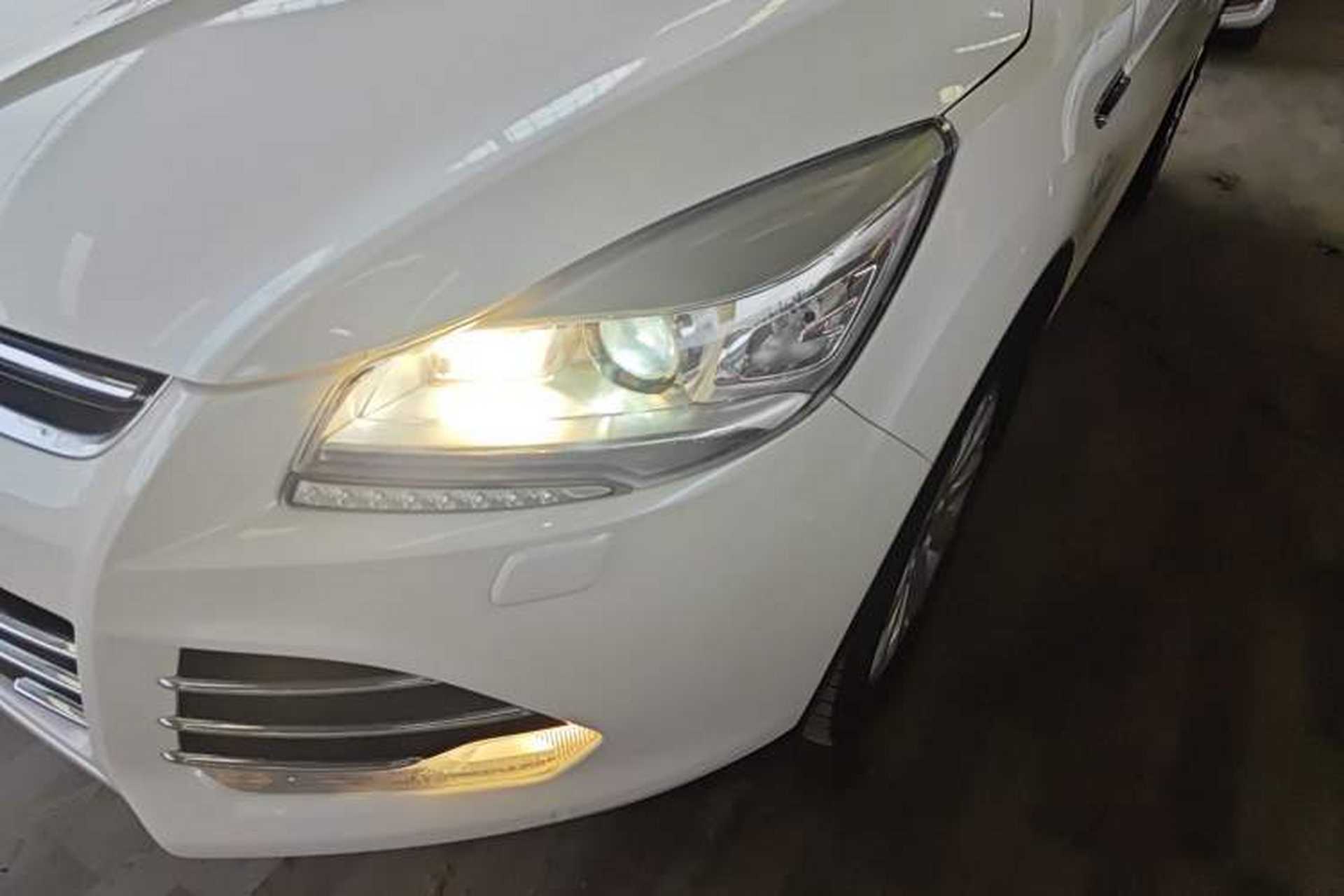 Used Ford Kuga 2015 2.0L GTDi Four-Wheel Drive Prestige Model Left Front Headlight