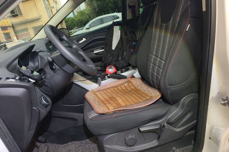 Used Ford Kuga 2015 1.5L GTDi Two-Wheel-Drive Comfort Model Left Front Seat