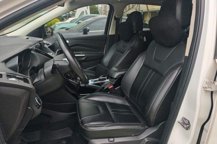 Used Ford Kuga 2015 2.0L GTDi Four-Wheel-Drive Sport Model Left Front Seat