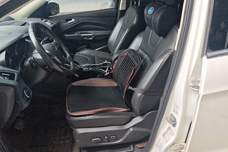 Used Ford Kuga 2015 2.0L GTDi Four-Wheel-Drive Sport Model Left Front Seat
