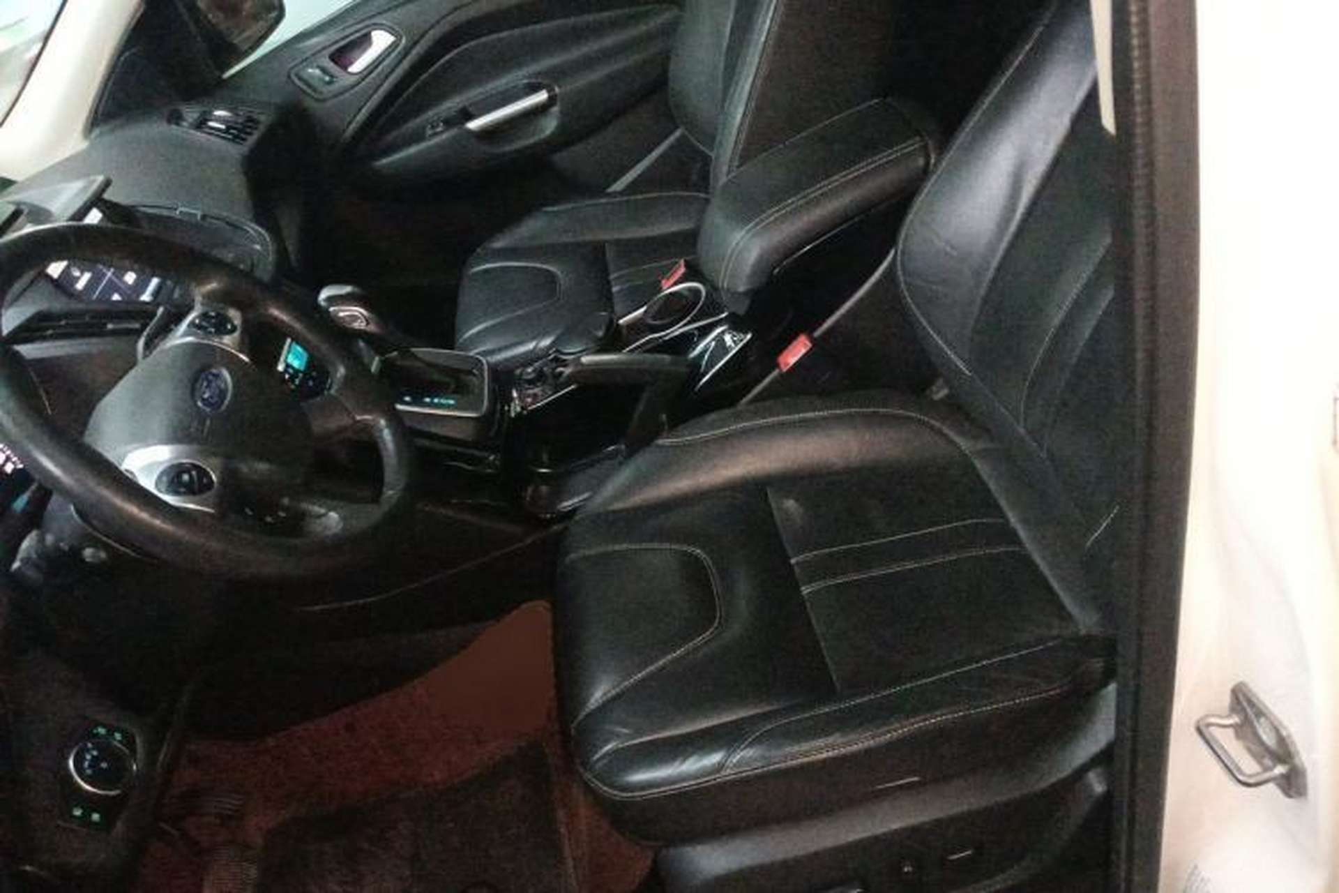 Used Ford Kuga 2015 2.0L GTDi Four-Wheel-Drive Sport Model Left Front Seat