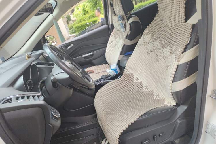 Used Ford Kuga 2015 2.0L GTDi Four-Wheel-Drive Sport Model Left Front Seat
