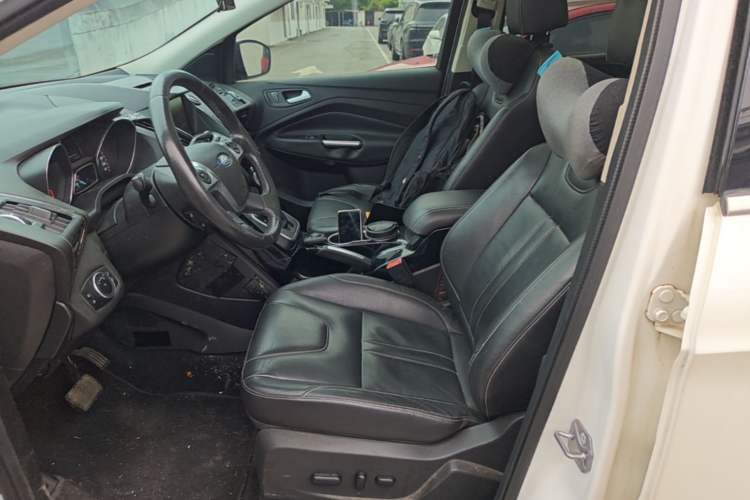 Used Ford Kuga 2015 2.0L GTDi Four-Wheel-Drive Sport Model Left Front Seat