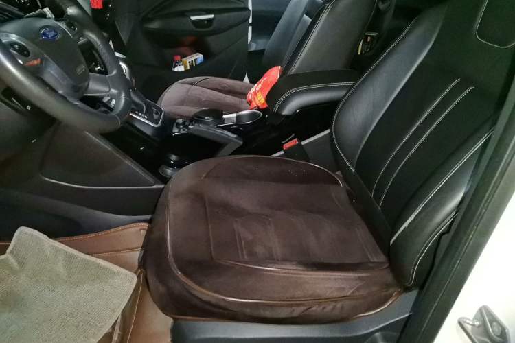 Used Ford Kuga 2015 2.0L GTDi Four-Wheel-Drive Sport Model Left Front Seat