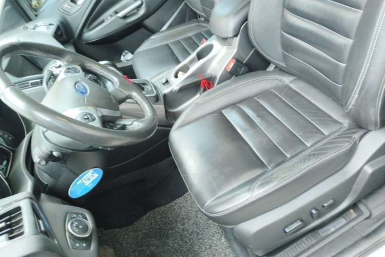 Used Ford Kuga 2015 2.0L GTDi Four-Wheel-Drive Sport Model Left Front Seat