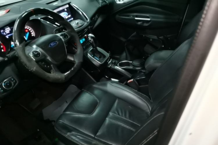 Used Ford Kuga 2015 2.0L GTDi Four-Wheel-Drive Sport Model Left Front Seat