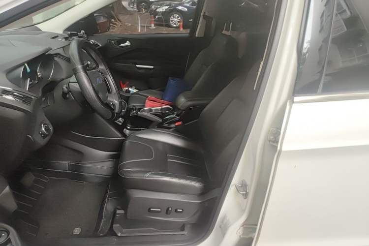 Used Ford Kuga 2015 2.0L GTDi Four-Wheel-Drive Sport Model Left Front Seat
