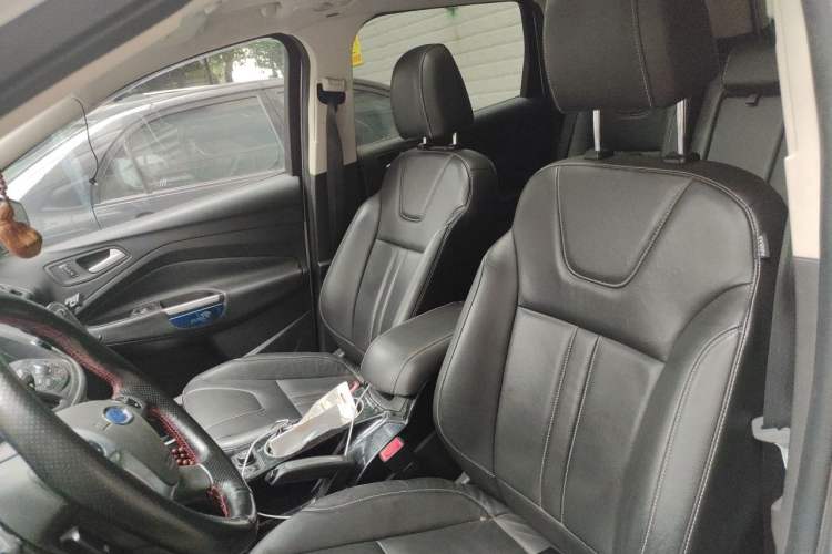 Used Ford Kuga 2015 2.0L GTDi Four-Wheel-Drive Sport Model Left Front Seat
