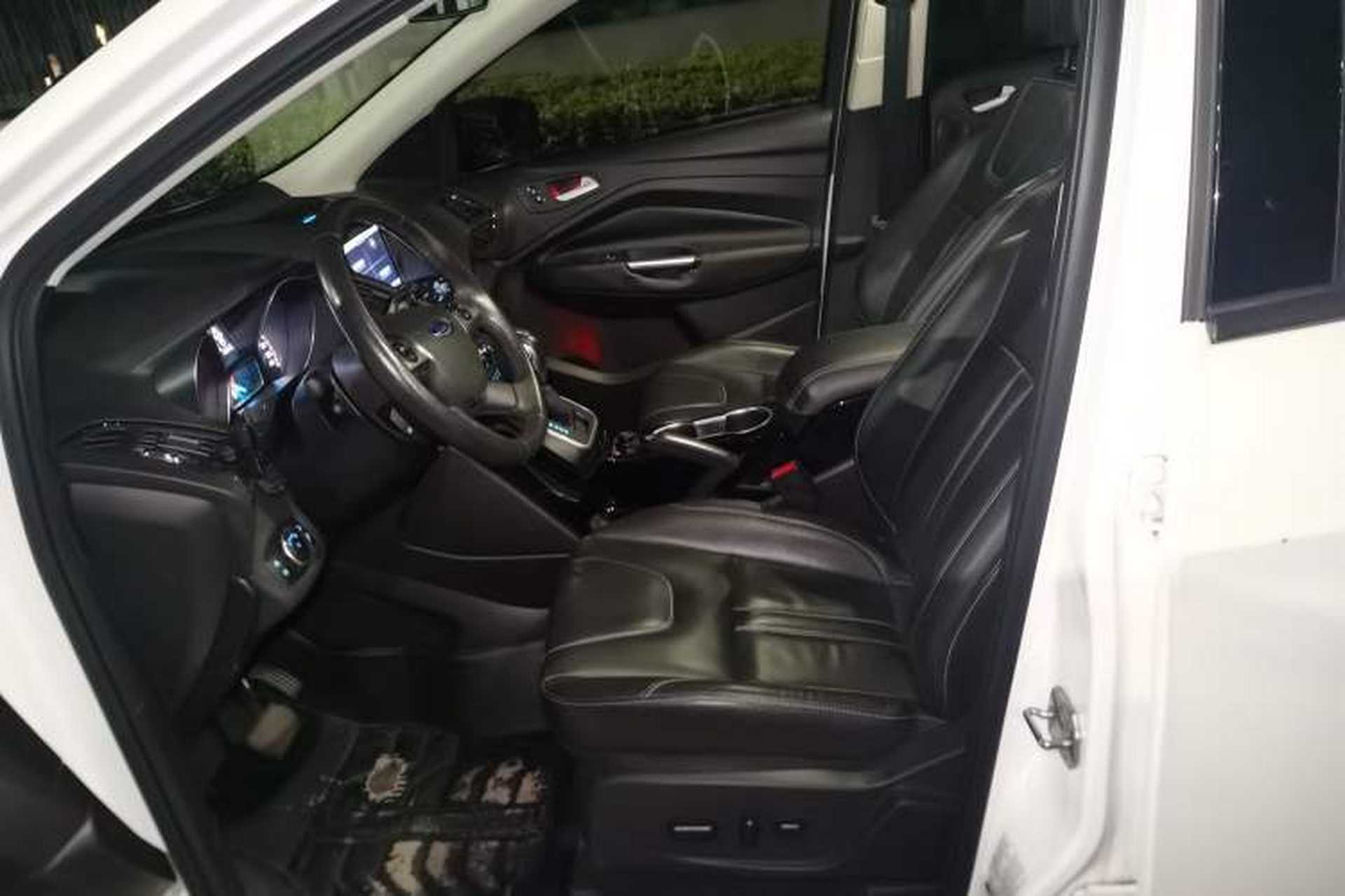 Used Ford Kuga 2015 2.0L GTDi Four-Wheel-Drive Sport Model Left Front Seat