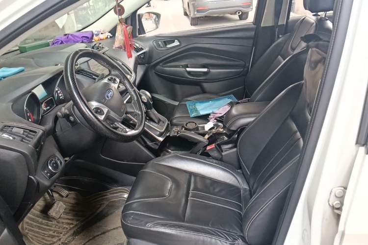 Used Ford Kuga 2015 2.0L GTDi Four-Wheel-Drive Sport Model Left Front Seat