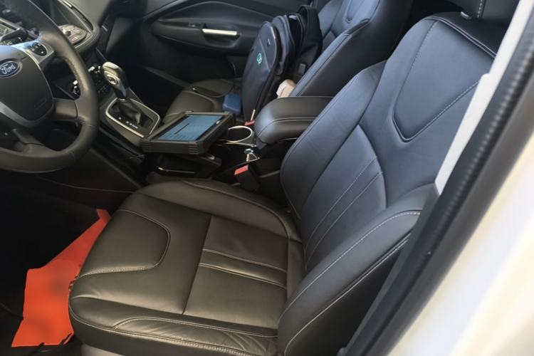 Used Ford Kuga 2015 2.0L GTDi Four-Wheel-Drive Sport Model Left Front Seat
