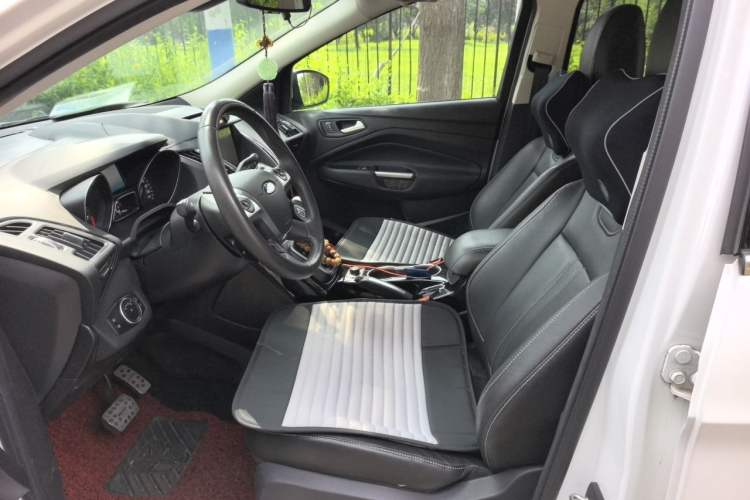 Used Ford Kuga 2015 2.0L GTDi Four-Wheel-Drive Sport Model Left Front Seat