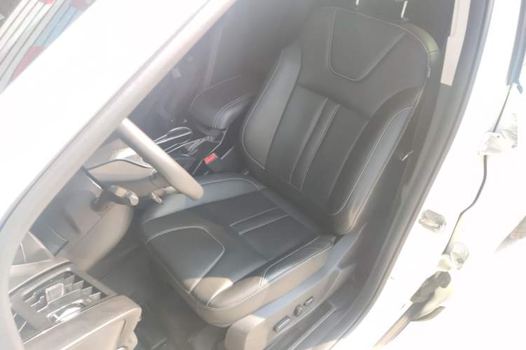 Used Ford Kuga 2015 2.0L GTDi Four-Wheel-Drive Sport Model Left Front Seat