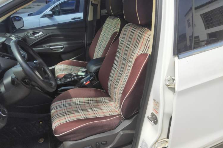 Used Ford Kuga 2015 2.0L GTDi Four-Wheel-Drive Sport Model Left Front Seat