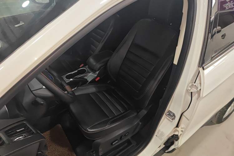 Used Ford Kuga 2015 2.0L GTDi Four-Wheel Drive Elite Model Left Front Seat