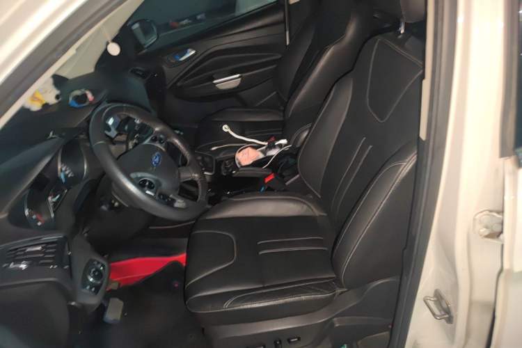 Used Ford Kuga 2015 2.0L GTDi Four-Wheel-Drive Sport Model Left Front Seat