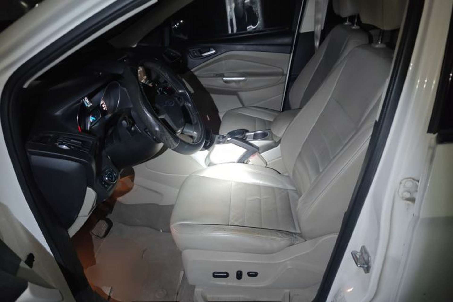 Used Ford Kuga 2015 1.5L GTDi Four-Wheel-Drive Elite Model Left Front Seat
