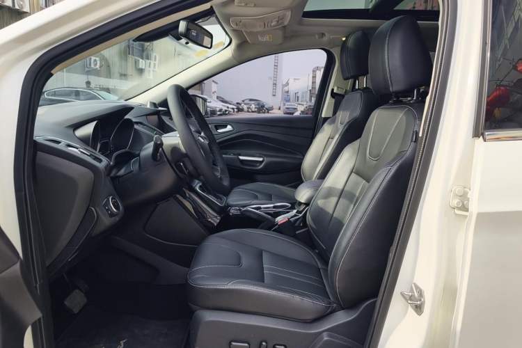 Used Ford Kuga 2015 2.0L GTDi Four-Wheel-Drive Sport Model Left Front Seat
