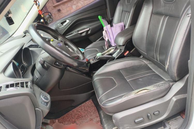 Used Ford Kuga 2015 2.0L GTDi Four-Wheel-Drive Sport Model Left Front Seat