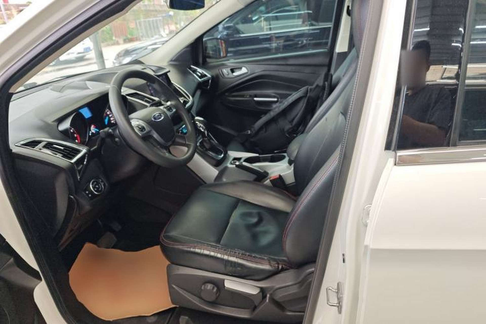 Used Ford Kuga 2015 1.5L GTDi Two-Wheel-Drive Comfort Model Left Front Seat