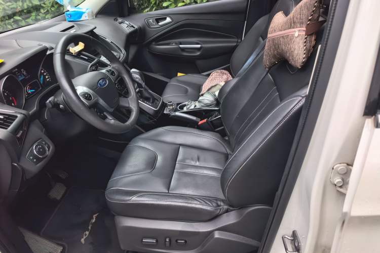 Used Ford Kuga 2015 2.0L GTDi Four-Wheel-Drive Sport Model Left Front Seat