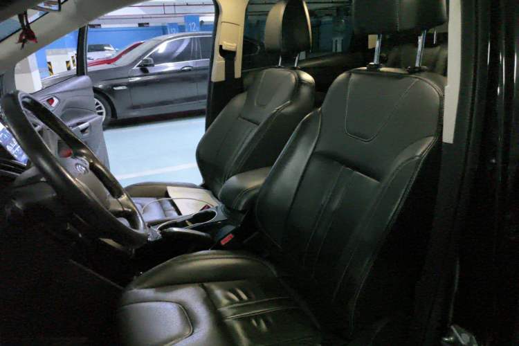 Used Ford Kuga 2015 2.0L GTDi Four-Wheel-Drive Sport Model Left Front Seat