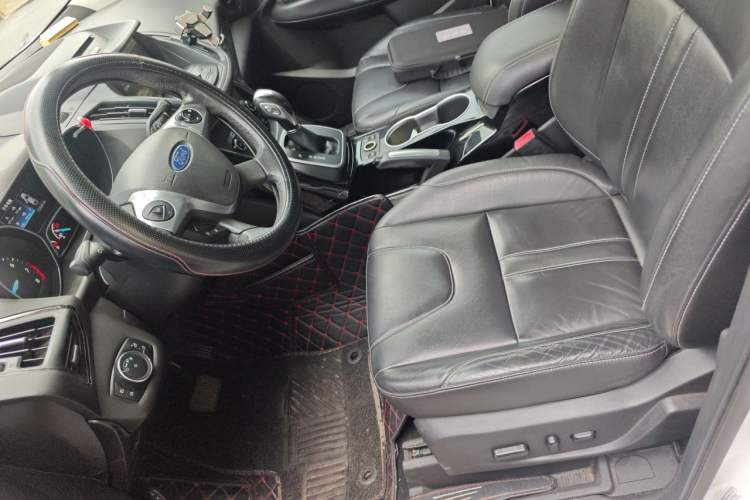 Used Ford Kuga 2015 2.0L GTDi Four-Wheel-Drive Sport Model Left Front Seat